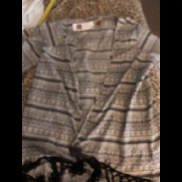 LEI print black & white open front kimono ,swimwear cover up w/ fringe NWT - Picture 1 of 9